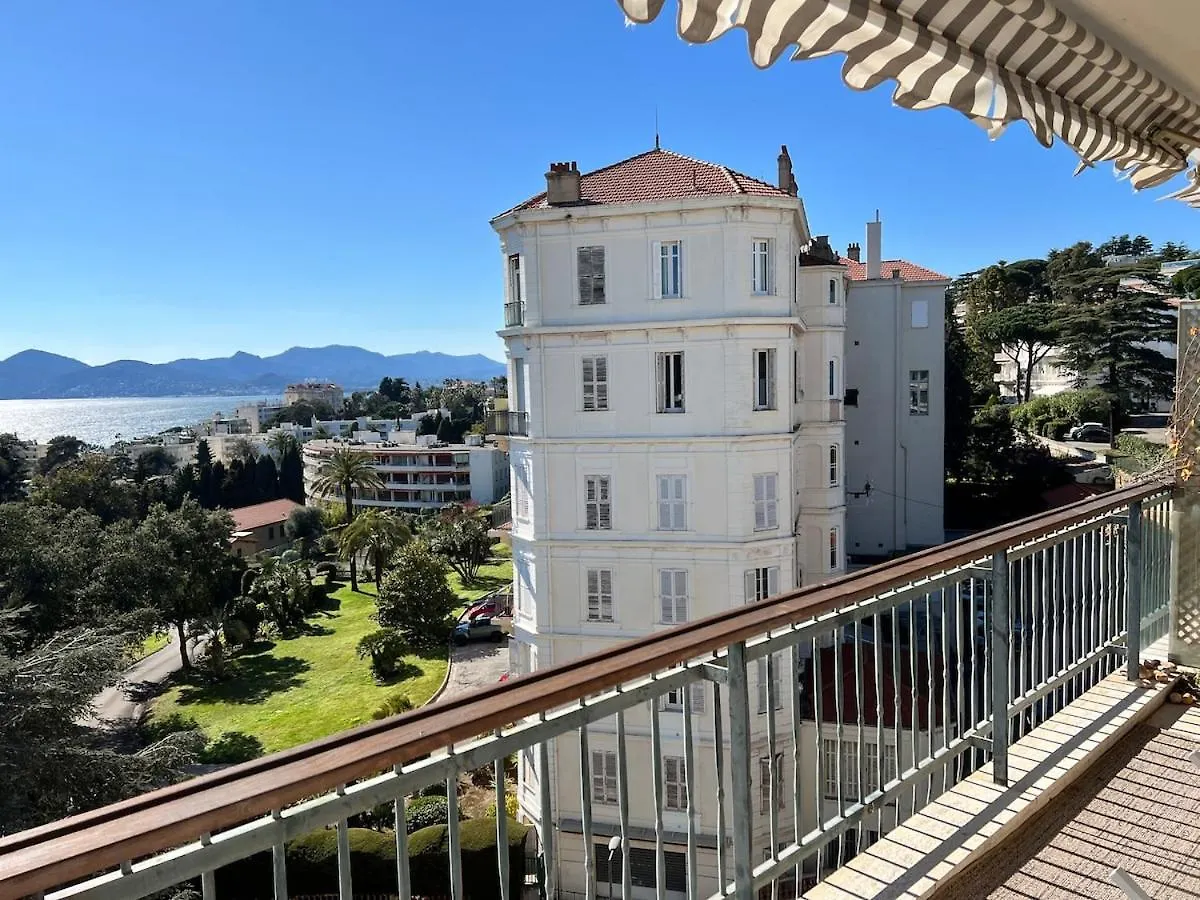 Cannes Blue Riviera Luxe France